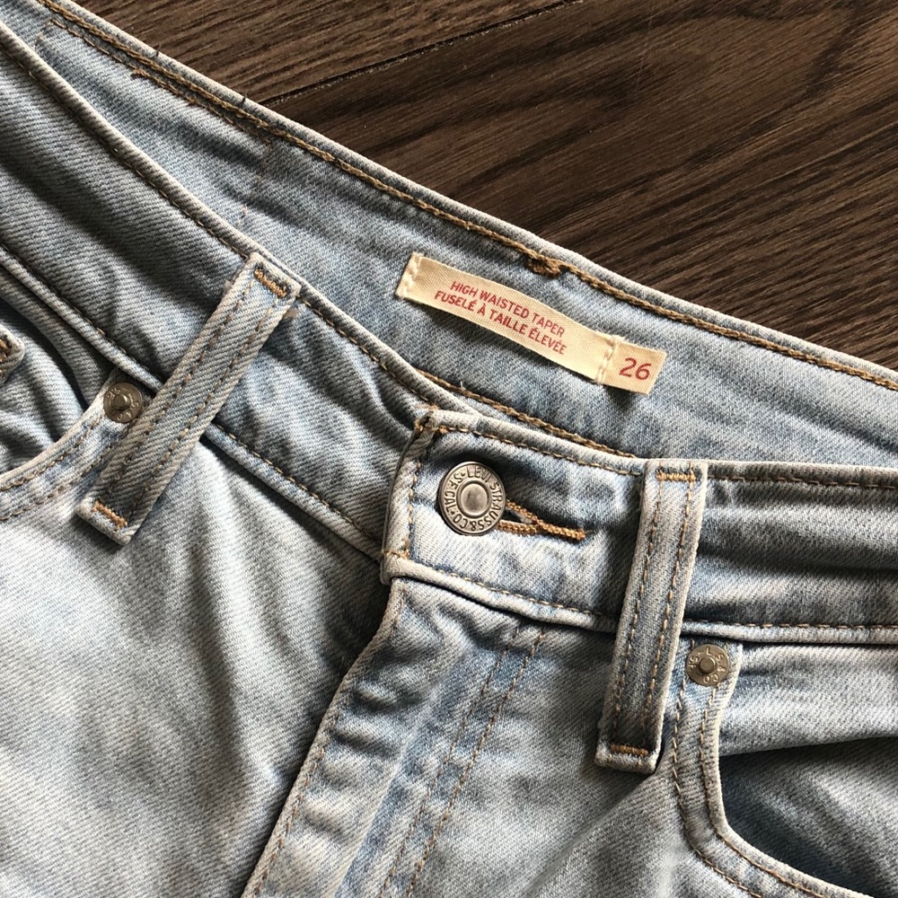 Levi’s High Waisted Taper Jeans